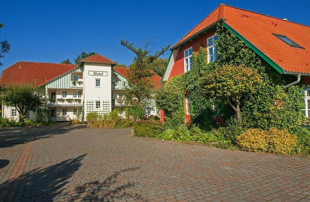 Landgasthof & Hotel Jagdhof Штральзунд Екстер'єр фото